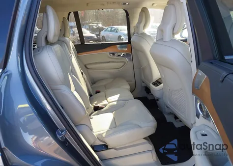 2016 Volvo Xc90 T6 Inscription z USA, uszkodzony, nr VIN YV4A22PL6G1001097